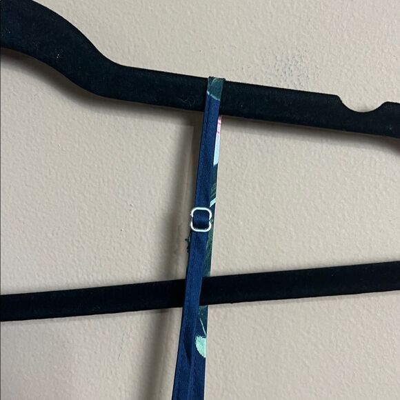 Victoria’s Secret Women’s Size Large Navy & Pink Floral Print Silky Sleep Tank - Picture 6 of 6